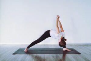 Yoga poze Baddha Konasana 